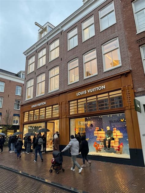 louis vuitton hooftstraat opening times